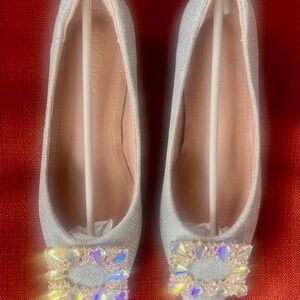 QXQDQY Elegant Silver Flats with Crystal Embellishments, New in box